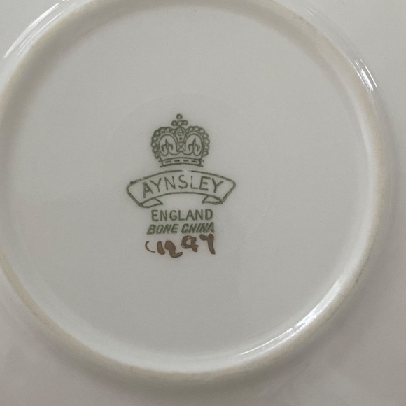 Vintage Aynsley corset style bone China teacup & saucer - Picture 12 of 13